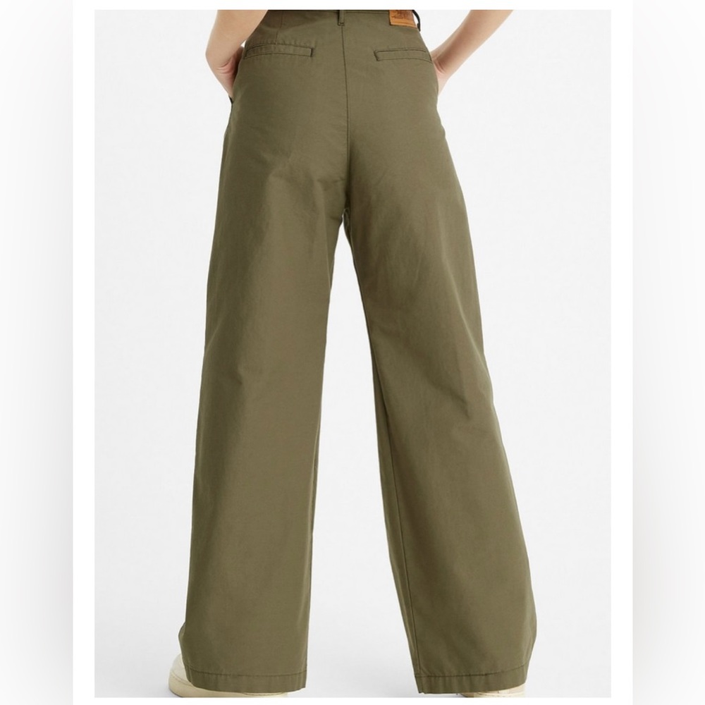 NWT 31 x 30 Levi’s Olive Pants